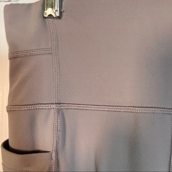 ATHLETA Leggings. Gray. Inside key pocket, 2 hip pockets. Seamed details. XS - Picture 4 of 8